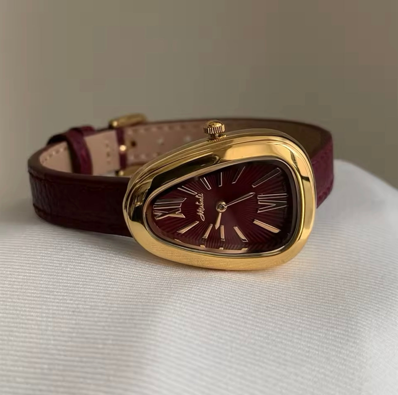 Aurum Curve Watch