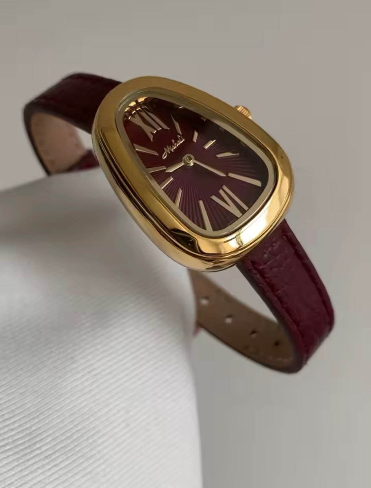 Aurum Curve Watch
